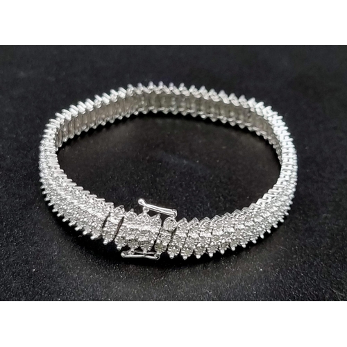 69 - A wonderful 9K white gold bracelet with three rows of diamonds (1.5 carats). Length: 19 cm, weight: ... 