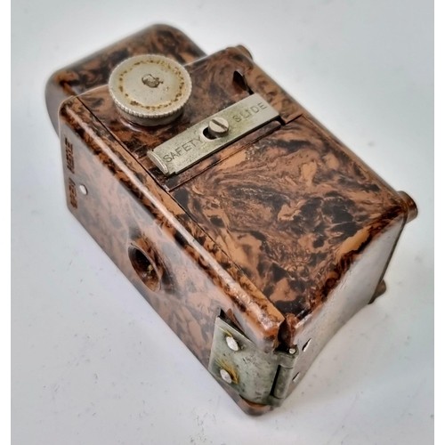 213 - A Vintage, Possibly Antique 16mm Coronet Midget Sub-miniature Spy Camera in Brown Tortoiseshell Bake... 