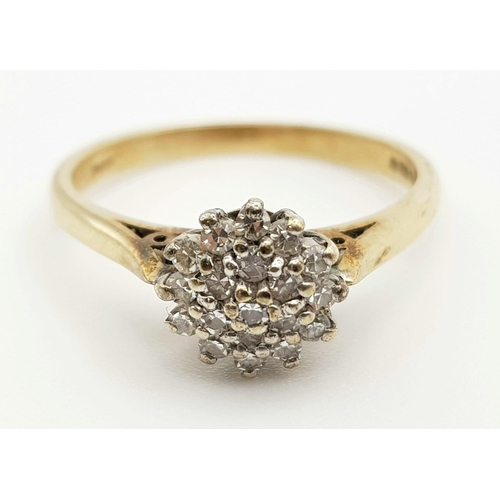 404 - A 9m K yellow gold ring with a cluster of diamonds (0.20 carats). Ring size: M1/2, weight: 2.3 g.