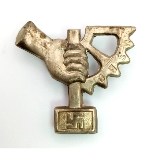 470 - A German 3rd Reich NSBO headgear badge. National sozialistische Betriebszellenorganisation - Nationa... 