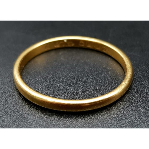 1011 - A Vintage 22k Yellow Gold Band Ring. Size R. 2.63g.