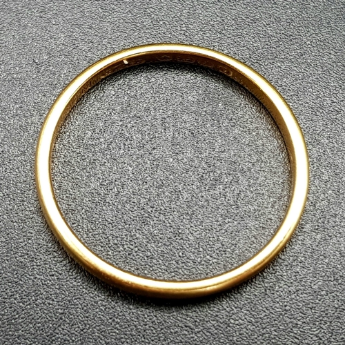 1011 - A Vintage 22k Yellow Gold Band Ring. Size R. 2.63g.