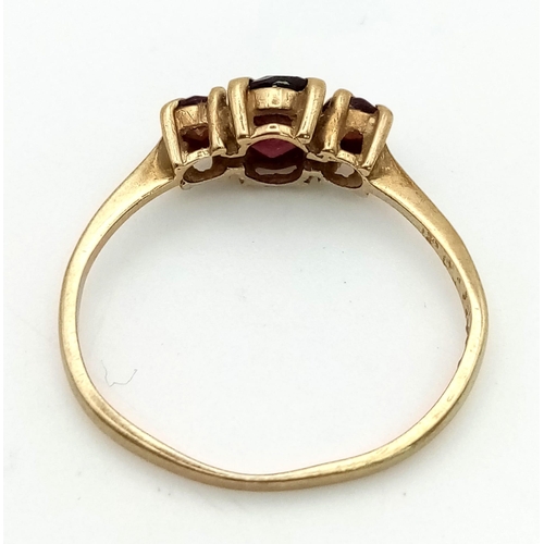 1019 - A Vintage 9K Yellow Gold Three Garnet Gemstone Ring. Size O. 1.76g total weight.