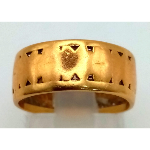 508 - A Vintage 18K Yellow Gold Band Ring. Size J. 3.89g.