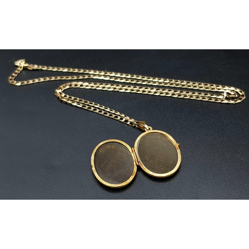 523 - A 9K Yellow Gold Locket on a 9K Yellow Gold Link Necklace. 
25mm and 58cm. 8.77g total weight.