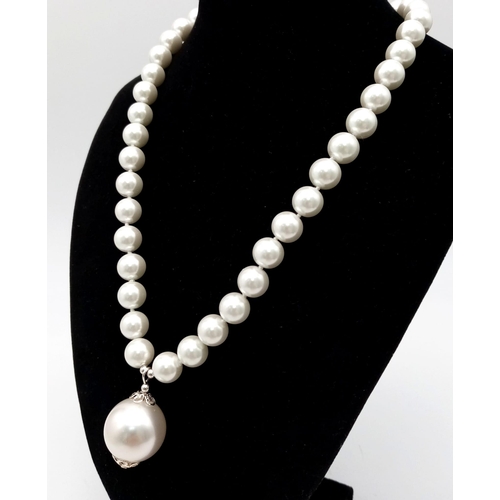 1074 - A South Sea Pearl Shell Necklace with Pendant. 20mm pendant. Necklace - 42cm