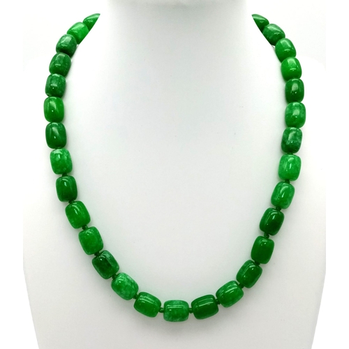 380 - A Green Jade Barrel Bead Necklace. Barrel - 10mm. Necklace - 42cm.