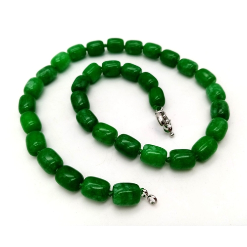 380 - A Green Jade Barrel Bead Necklace. Barrel - 10mm. Necklace - 42cm.