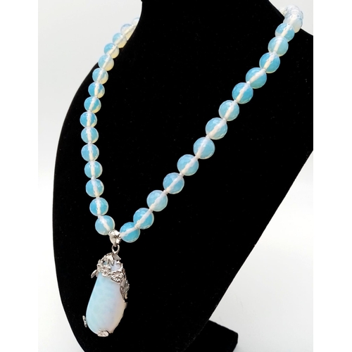 430 - A Moonstone Bead and Pendant Necklace. 10mm beads. Pendant - 4.5cm. Necklace - 40cm