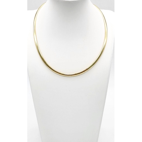 5 - A Gorgeous Bright 18K Yellow Gold Smooth Flat Circular Necklace. 42cm. 32.47g