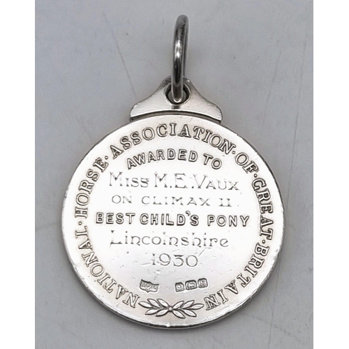 665 - Beautiful vintage Mappin and Webb SILVER MEDAL,Having horses head in profile presented at the 1930 L... 