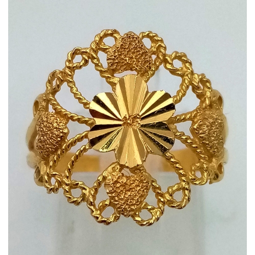 30 - A 21K Yellow Gold Ladies Ring with Filigree Decoration. Size Q. 3.6g. Ref: 5-579.