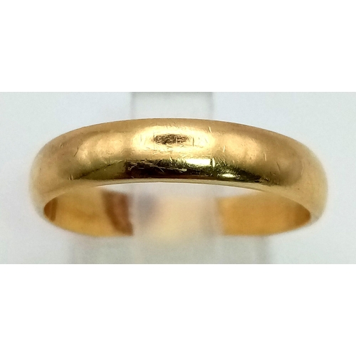 183 - An 18K Yellow Gold Band Ring. Size Q 1/2. 4.4g. Ref: 5-550.