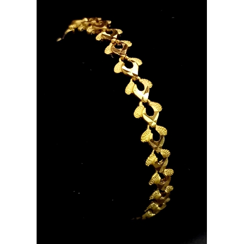 488 - A 22k Yellow Gold Child's Bracelet. 14cm. 7.8g. Ref: 3-11210.