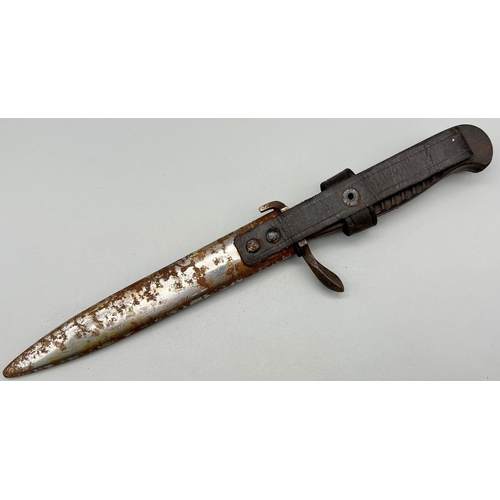 199 - WW1 and WW2 German Close Combat Knife