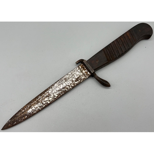 199 - WW1 and WW2 German Close Combat Knife