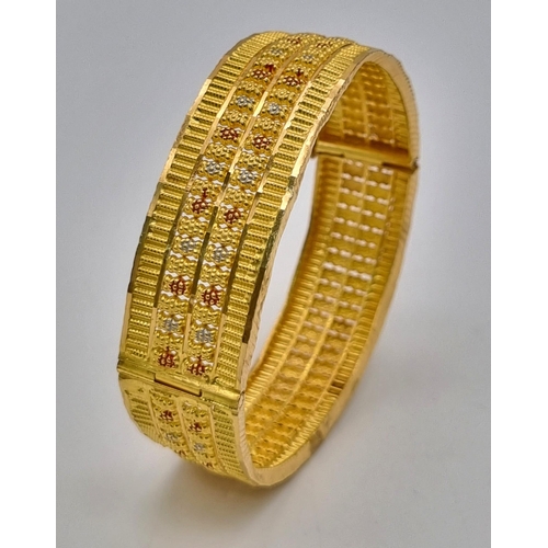 610 - A 22k Yellow Gold Bangle and Necklace. Both slightly have bend/kink damage so A/F. 43.45g total weig... 