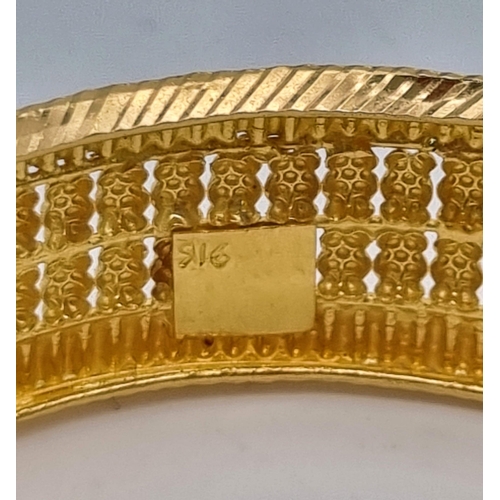 610 - A 22k Yellow Gold Bangle and Necklace. Both slightly have bend/kink damage so A/F. 43.45g total weig... 