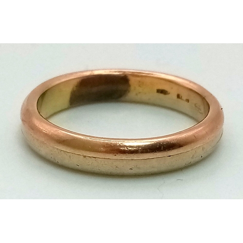 900 - An 18K Tricolour Gold Band Ring. Size O. 5.33g. Ref: 3203