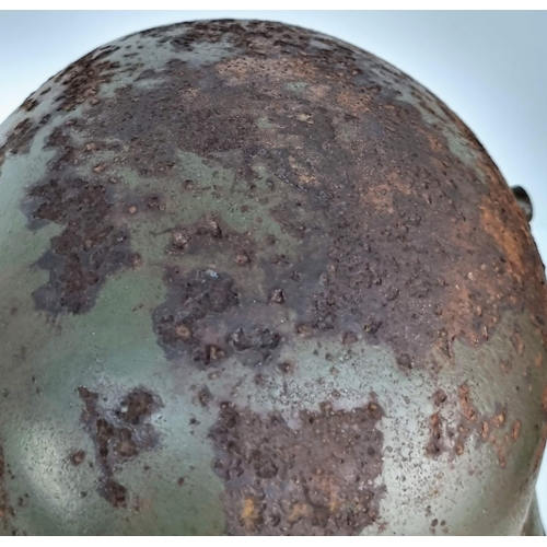 172 - WW1 Imperial German M16 Stahlhelm with Machine Gunners Insignia and Battle Damage.