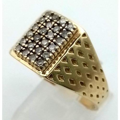 668 - A 9K Yellow Gold Stone Set Gents Signet Ring. Size W. 8g total weight. Ref: 5-0581 (5-558)