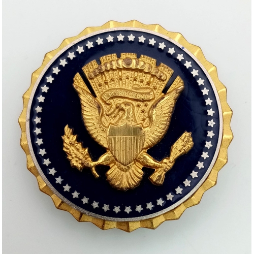 756 - A U.S.A. PRESIDENTIAL SERVICE BADGE FOR MILITARY STAFF ASSIGNED TO THE PRESEDENTIAL TEAM. 5cms DIAME... 