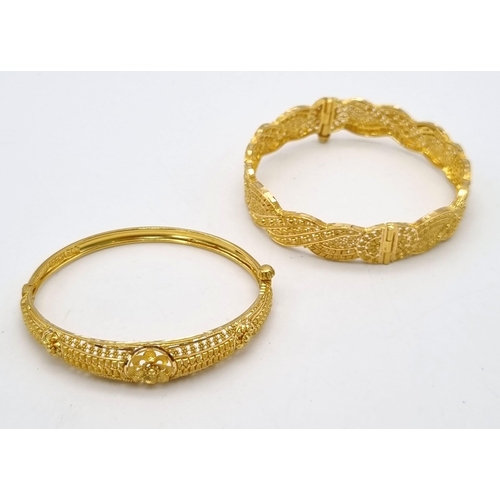 110 - A Mixed Gold Lot to Include: A 22K yellow gold selection of 10 bangles - 103.7g total weight - A/F. ... 