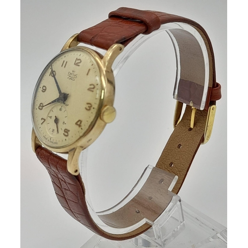 939 - A Vintage 9K Gold Cased Smiths Gents Watch. Brown leather strap. Gold case - 30mm. White dial with s... 