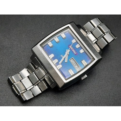 100 - A Rare Seiko Lord Matic Ice-Blue Dial Watch. Stainless steel strap and case - 36mm. Day/date window.... 