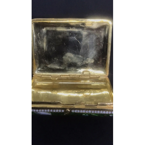 1112 - A RARE COLOUR SUPERB SOLID SILVER GOLD GILT CLOISONNE ENAMEL CIGARETTE CASE.
Amazing condition!

Ful... 