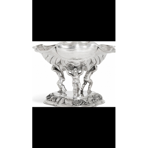 395 - An Italian 20th century large solid silver bowl c1940.
Weight 3165 grams heavy 
26cm height 24cm len... 