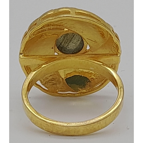 922 - An Antique Style Gold plated Labradorite Ring. Labradorite - 1ct. Size N. 7.20g total weight.