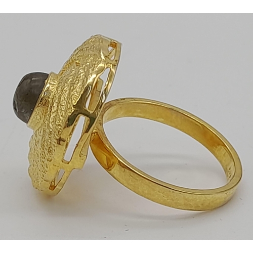 922 - An Antique Style Gold plated Labradorite Ring. Labradorite - 1ct. Size N. 7.20g total weight.