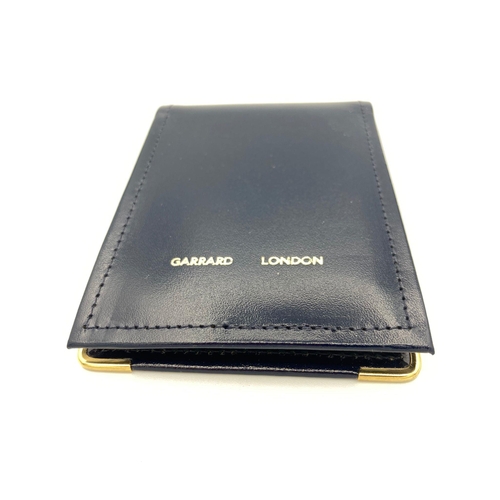 135 - A high quality GARRARD leather bound notebook and gold tone pen Presented in the original gift box. ... 