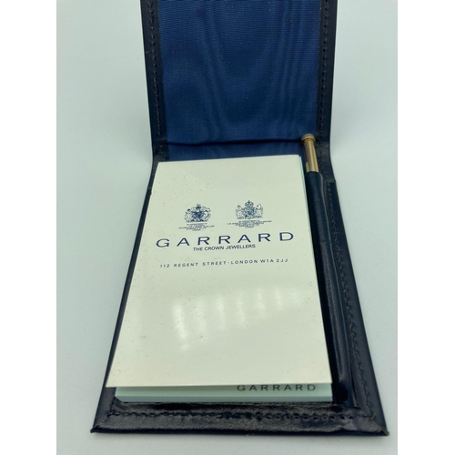 135 - A high quality GARRARD leather bound notebook and gold tone pen Presented in the original gift box. ... 