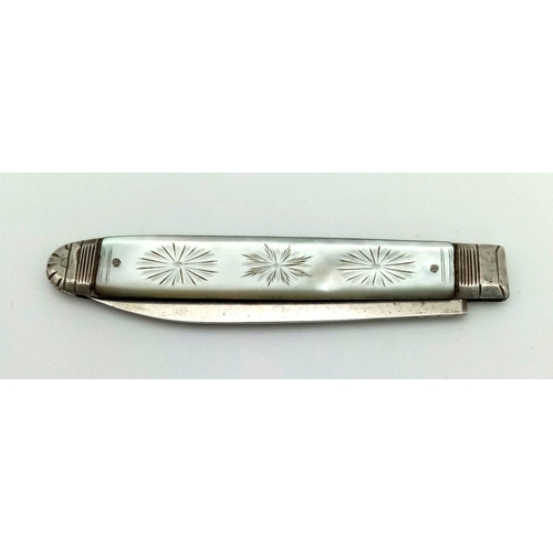 797 - A Georgian silver and mother of pearl folding fruit knife with integrated match striker. Carries Geo... 