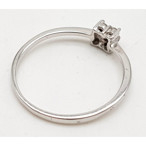 1075 - Platinum diamond ring. 1.2g, Size P.