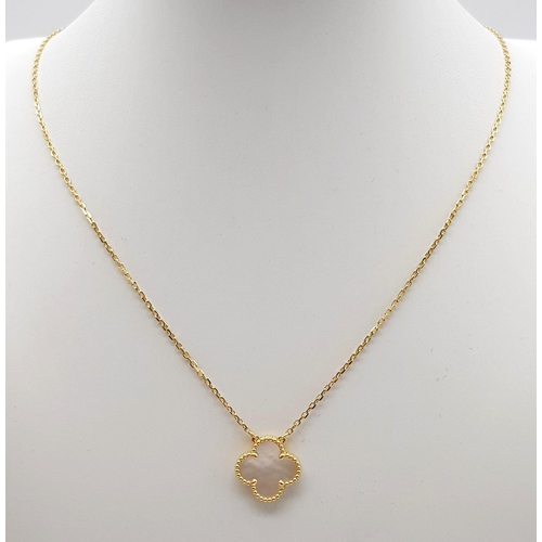 124 - A Van Cleef and Arpels Alhambra chain with 1 motif - 18ct yellow gold with mother of pearl motif ins... 