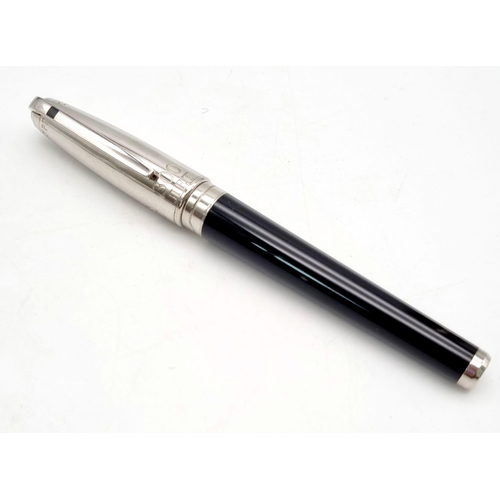 592 - A Vintage ST Dupont Fountain Pen with 18K White Gold Nib.
Ref: 10603.