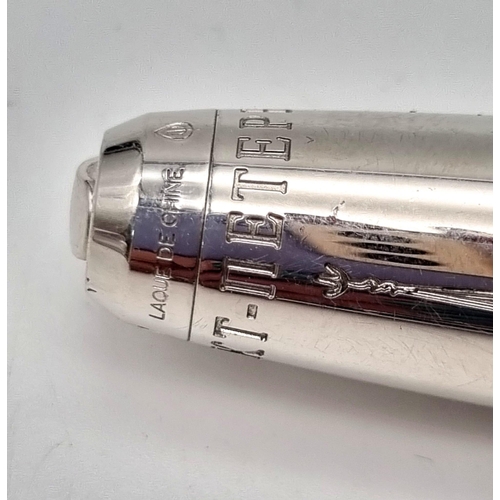 592 - A Vintage ST Dupont Fountain Pen with 18K White Gold Nib.
Ref: 10603.