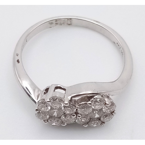 251 - An 18 K white gold ring with two diamond (0.69 carats) clusters. Ring size: M, weight: 3.2 g.