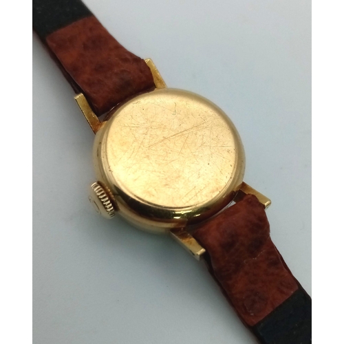 397 - A DAINTY VINTAGE 18K GOLD LADIES OMEGA WRIST WATCH ON THE ORIGINAL OMEGA LEATHER STRAP. MANUAL MOVEM... 