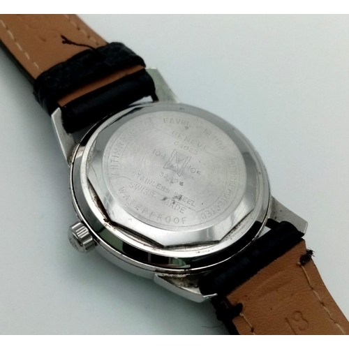 425 - A VINTAGE AUTOMATIC FAVRE-LEUBA WRIST WATCH WITH DATE WINDOW ON A BLACK LEATHER STRAP. 32mm