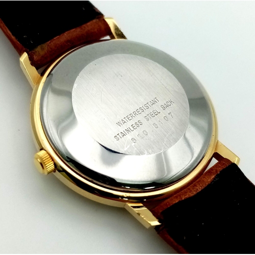 432 - A RARE CANDID 3000S MANUAL WIND WRIST WATCH WITH RED DIAL AND LEATHER STRAP. 32mm