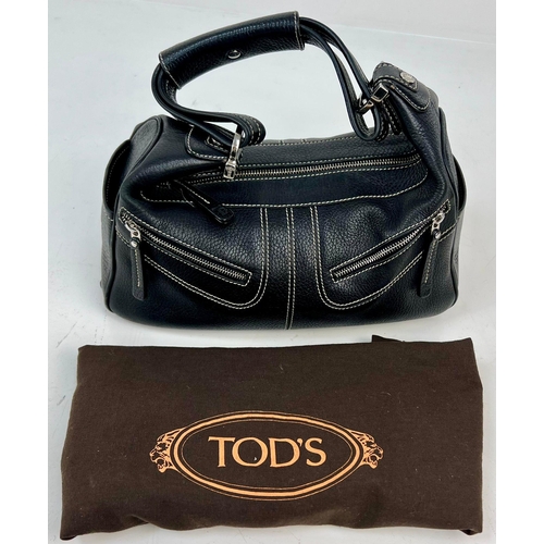 599 - A Tod'S Black Leather Handbag with Double Exterior Zipped Compartments. 26 x 15cm. In good condition... 