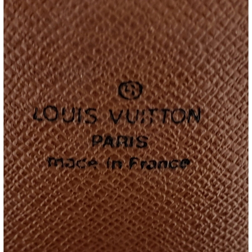 535 - A LOUIS VUITTON cigarette case. Dimensions: 11 x 6.5 x 3 cm.