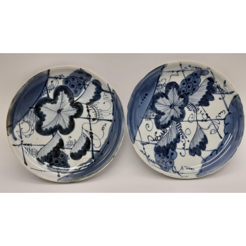 880 - A PAIR OF JAPANESE ANTIQUE IMARI PLATES SOME MINOR CHIPPING TO RIM ON ONE OF THEM (1600-1868)  18.5c... 