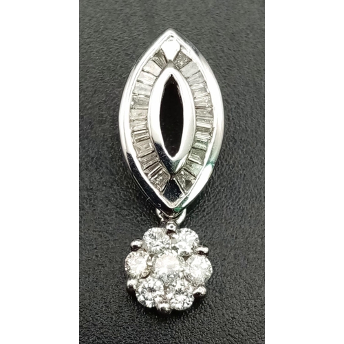 502 - An 18 K pendant with baguette and round cut diamonds (0.40 carats). Length: 19 mm, weight: 1.7 g.