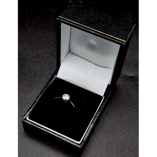 1005 - A 18k and Platinum classic single stone diamond ring set with a 0.40 carat diamond. Ring Size O 1/2.... 