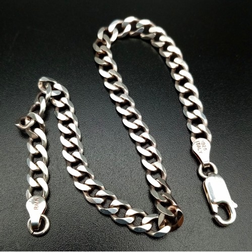 989 - Sterling silver bracelet. 9.3g in weight.